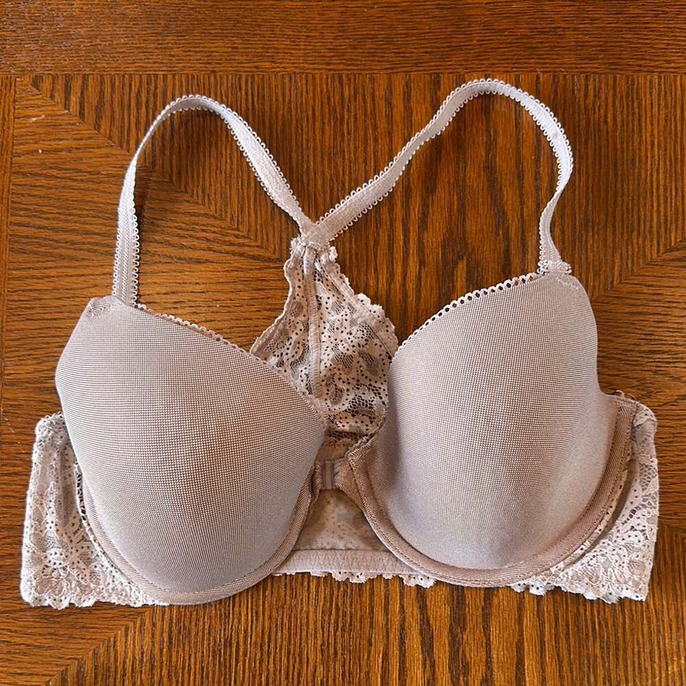 Elegant Lace Trimmed Bra in Cream
